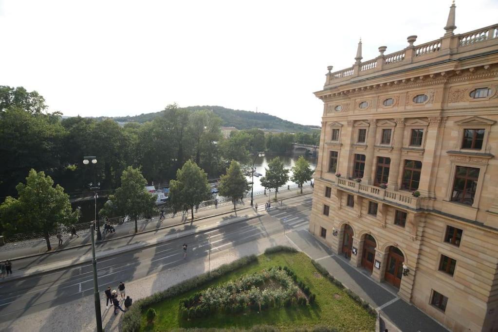 Fabulous River View Studio In The Heart Of Prague Exterior photo